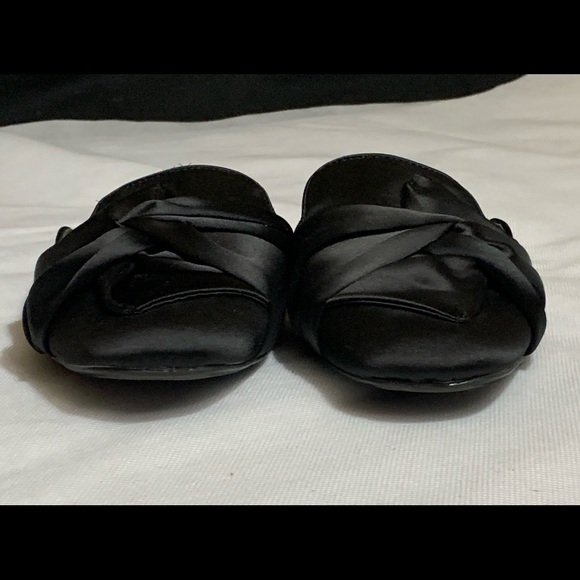 New Directions black flat slides - Picture 3 of 5